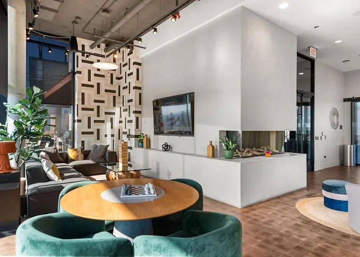 Avra Stylish Prime West Loop Location Near Union Park Chicago