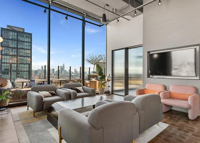 Avra Stylish Prime West Loop Location Near Union Park *