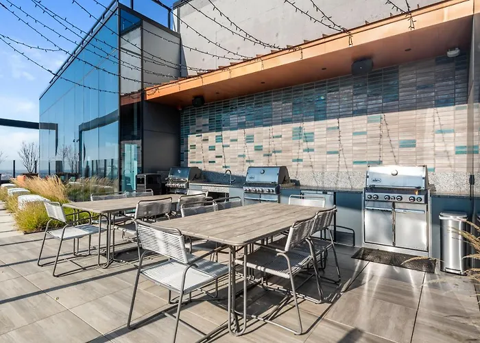 Avra Stylish Prime West Loop Location Near Union Park *