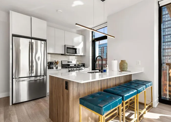 Avra Stylish Prime West Loop Location Near Union Park Chicago