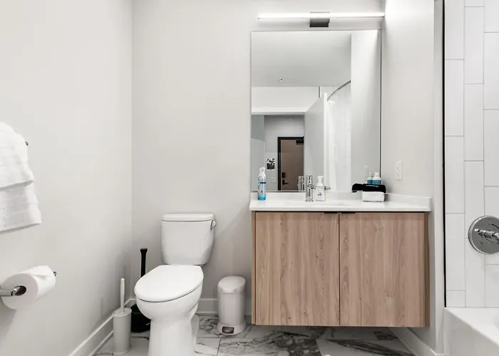 Avra Stylish Prime West Loop Location Near Union Park *