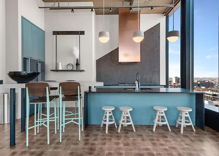 Avra Stylish Prime West Loop Location Near Union Park * Chicago