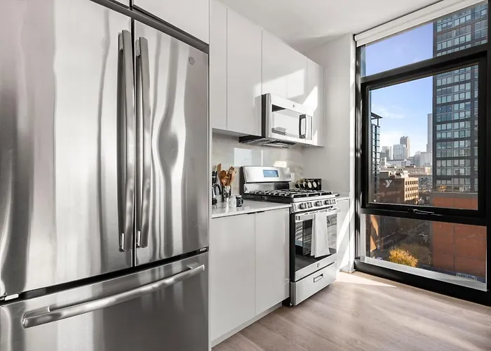 Avra Stylish Prime West Loop Location Near Union Park Chicago