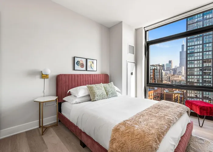 Avra Stylish Prime West Loop Location Near Union Park Apartment