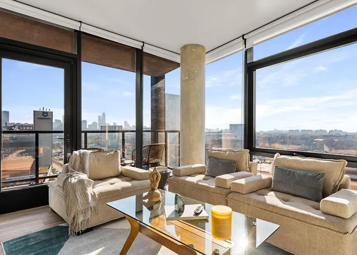 Avra Stylish Prime West Loop Location Near Union Park Chicago