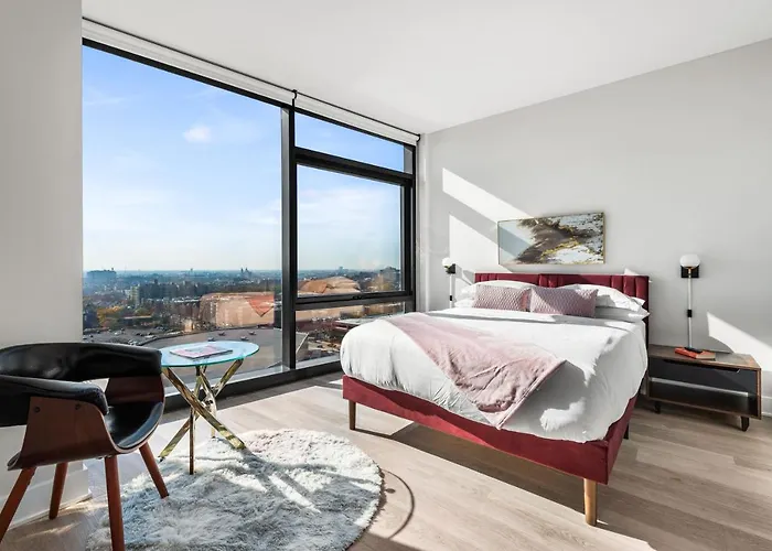 Avra Stylish Prime West Loop Location Near Union Park Apartment