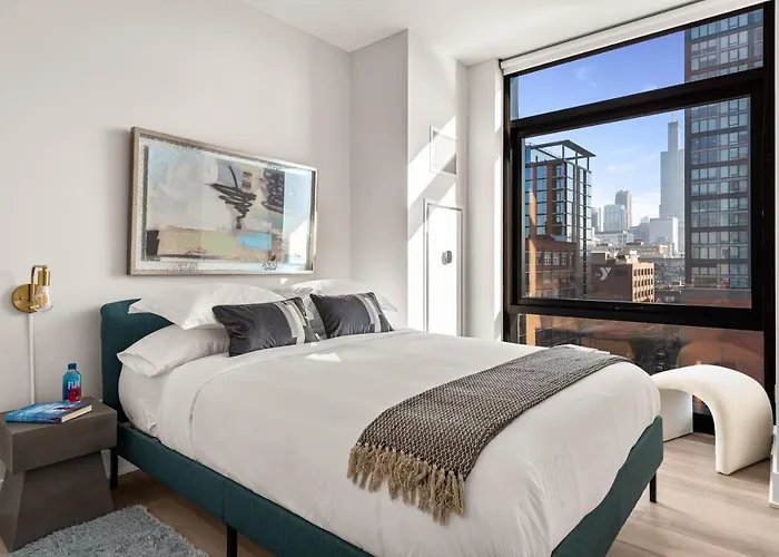 Avra Stylish Prime West Loop Location Near Union Park Apartment