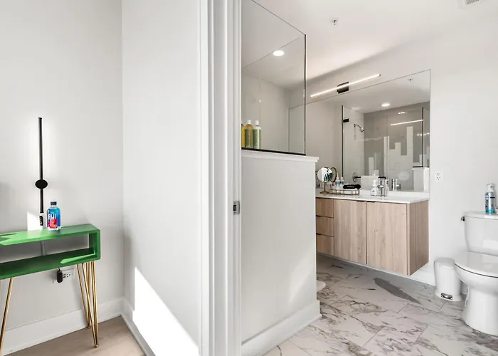 Avra Stylish Prime West Loop Location Near Union Park * Chicago