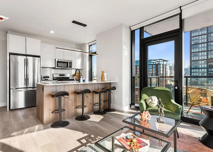 Avra Stylish Prime West Loop Location Near Union Park *