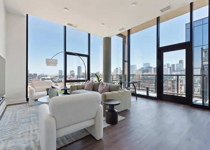 Avra Stylish Prime West Loop Location Near Union Park Apartment