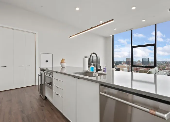 Avra Stylish Prime West Loop Location Near Union Park