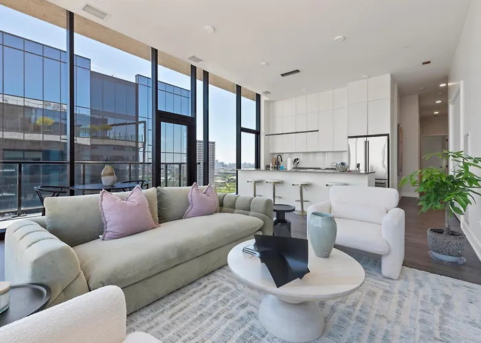 Avra Stylish Prime West Loop Location Near Union Park *