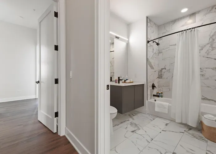 Avra Stylish Prime West Loop Location Near Union Park Apartment *