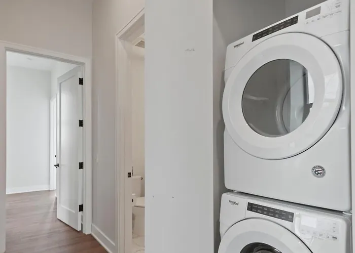 Avra Stylish Prime West Loop Location Near Union Park Chicago