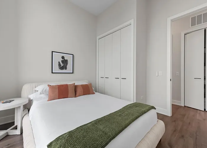 Avra Stylish Prime West Loop Location Near Union Park * Chicago