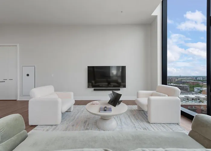Avra Stylish Prime West Loop Location Near Union Park Apartment
