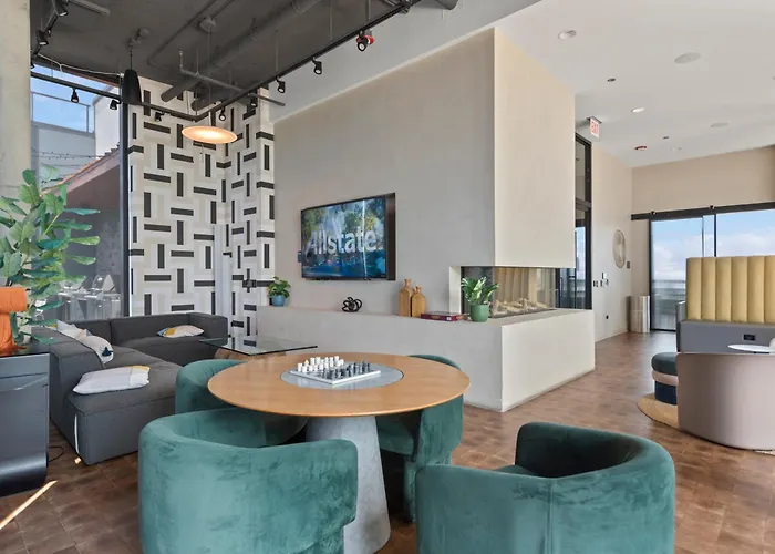 Avra Stylish Prime West Loop Location Near Union Park Apartment