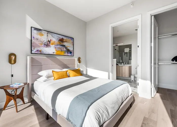 Avra Stylish Prime West Loop Location Near Union Park * Chicago